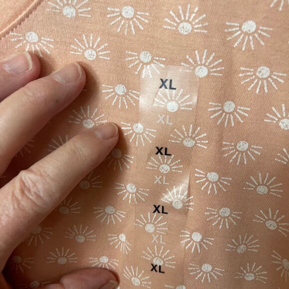 NWT Gap size XL Favorite Tee in peach sunrise pattern. - Picture 5 of 7